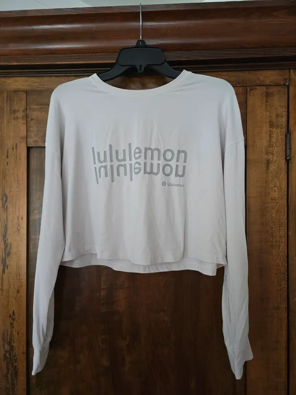 O lululemon athletica White Cropped Long-Sleeve Logo Sweatshirt Size 6 - Image 2