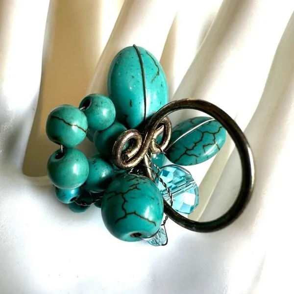Howlite and Crystal cluster ring Blue - Image 7