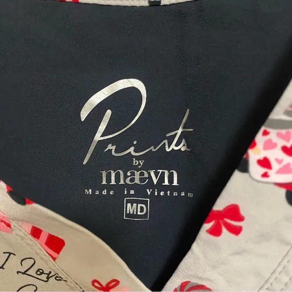 Prints By Maevn Womens Scrub Top M Medium 40” Gnomes Hearts Love Valentines - Image 4
