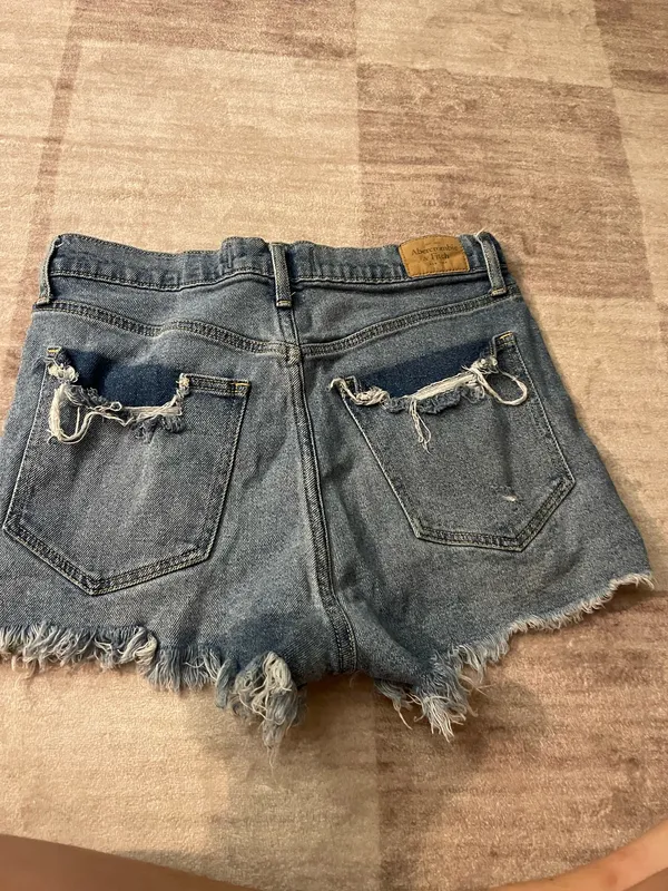 Abercrombie and Fitch high rise shorts - Image 7