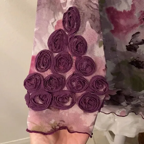 Size small long sleeve Purple pink and green flowered long sleeve top EUC - Image 5