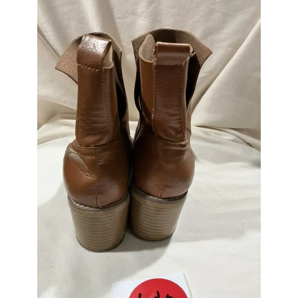Woman’s Mossimo Cowboy Ankle Boot With Heel Brown Leather 6 1/2 - Image 4