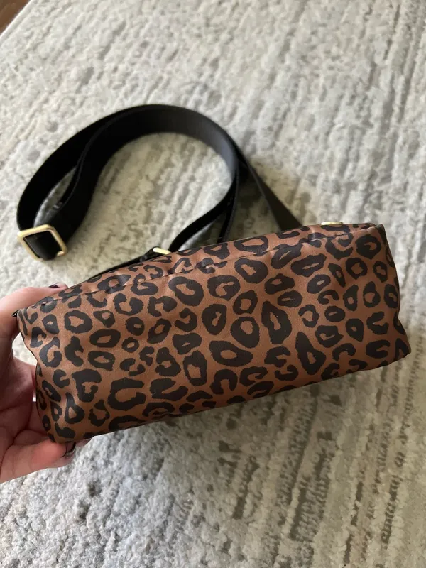 Lululemon Leopard Midi Desert Khaki Brown & Gold Everywhere Crossbody Bag 2L - Image 6