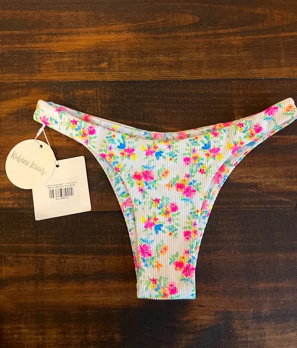 Kulani Kinis - Image 2