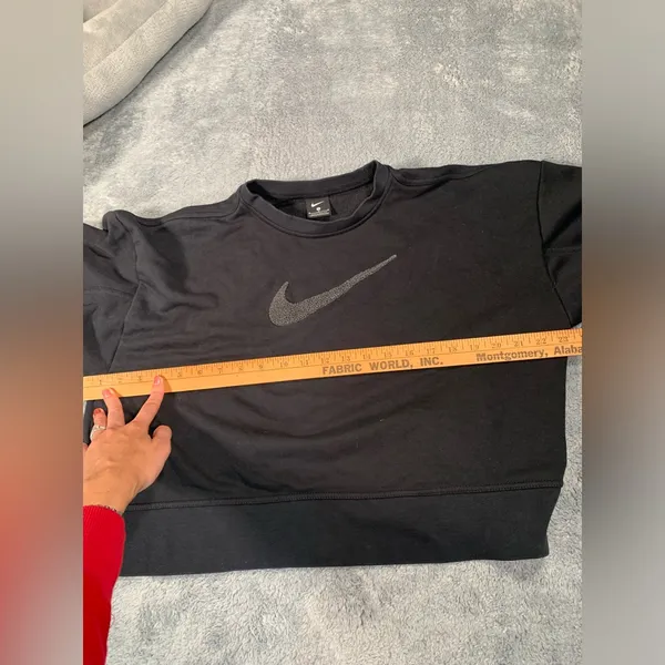 Nike black swoosh sweatshirt medium - Image 7