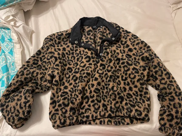 PacSun Coco Sherpa Henley Sweatshirt Leopard - Image 4