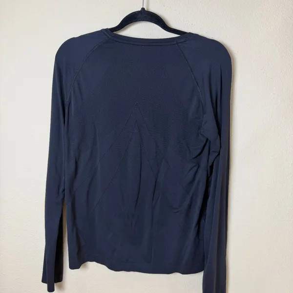ALL IN MOTION Long Sleeve Athletic Top T SHirt Size Large Black - Image 4