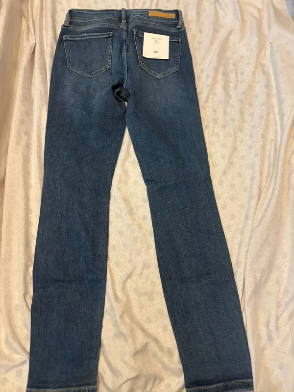 bnwt cello cropped skinny ripped jeans - Image 8