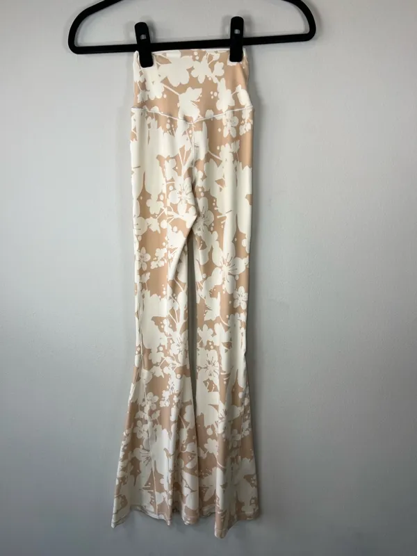 Offline By Aerie Real Me Super Flare Crossover HiRise Leggings Tan Floral Y2K XS - Image 8