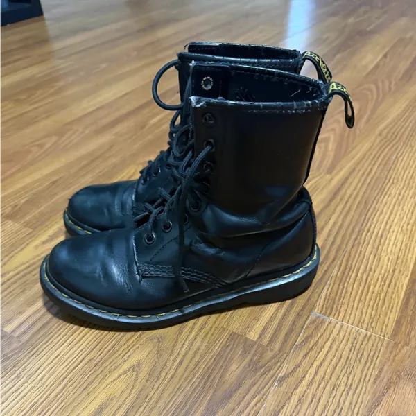 Dr. Martens Jarden Black Pisa Leather Boot Women’s Size 6. - Image 3