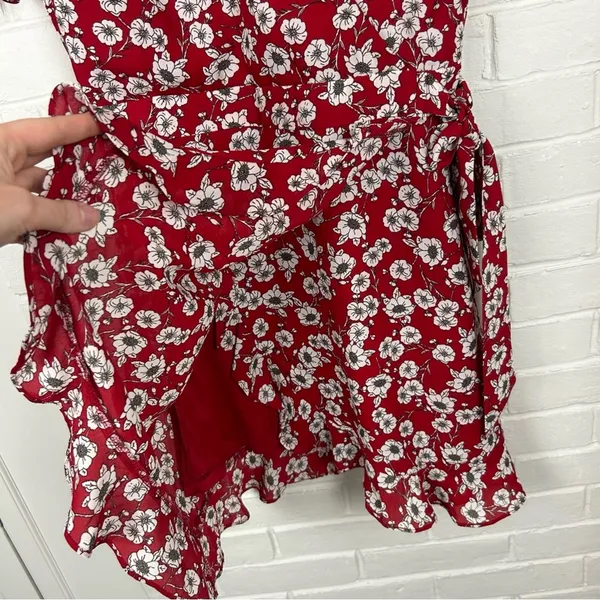 Sadie & Sage Red White Floral Pattern Wrap Style Dress Size S - Image 10