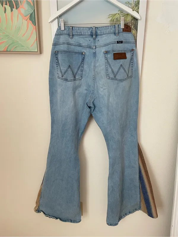 Wrangler X Pendelton Women's Trumpet Flare Jean in Light Wash Denim Size 32 Rare - Image 16