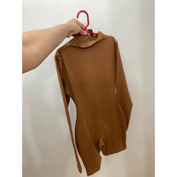 SKIMS Size Small ALL-IN-ONE LONG SLEEVE MID THIGH ONESIE CARAMEL NWT Jumpsuit - Image 3