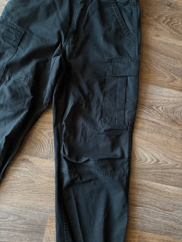 Brandy Melville Black Cargo Pants - Image 2