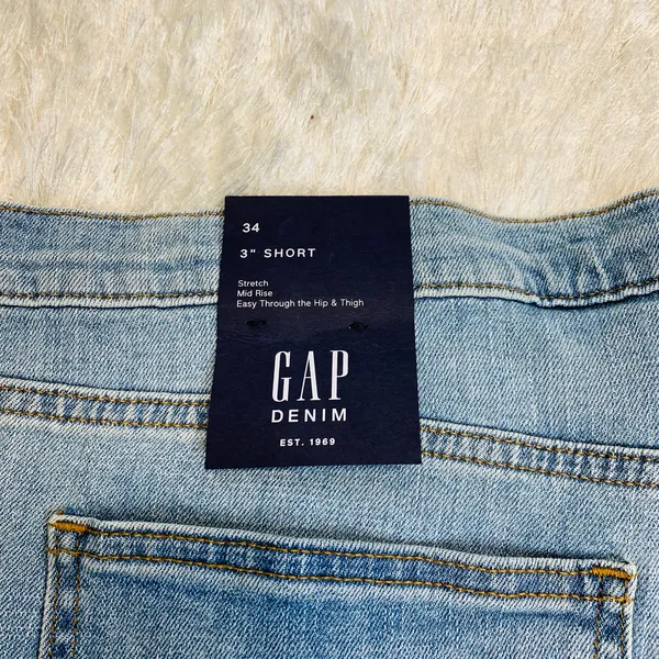 NWT Gap Stretch Light Wash Jean Shorts 3" Short Sz 34 - Image 3