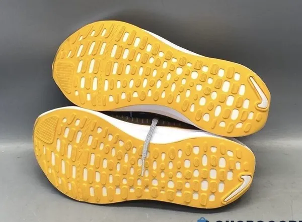 Nike Men’s Zoom Invincible 7.5 - Image 5