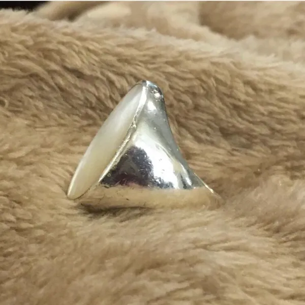 Vintage Mother of Pearl Sterling Silver Wide Band Cocktail Ring Sz 8 - Image 7