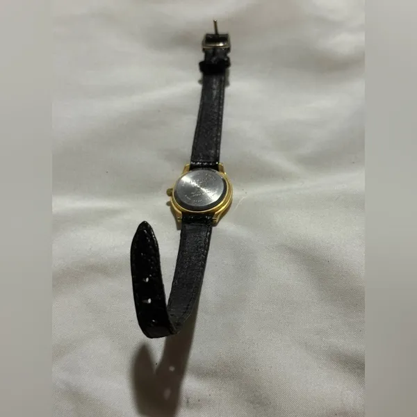 Embassy by Gruen Watch with Diamond Chip preloved - Image 4