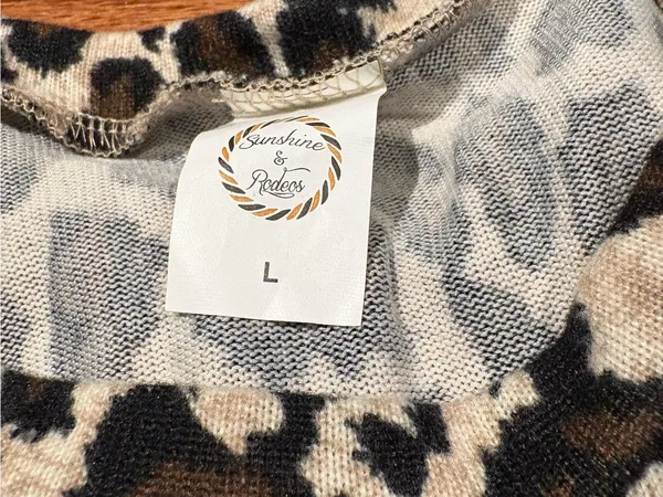 Sunshine and Rodeos Leopard Print Women's Top with Black Sequin Pocket. NWT SZ L - Image 9