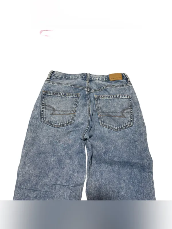 American Eagle Mom Jean Women's 2 Denim Raw Hem Straight Leg Light Wash Casual - Image 7