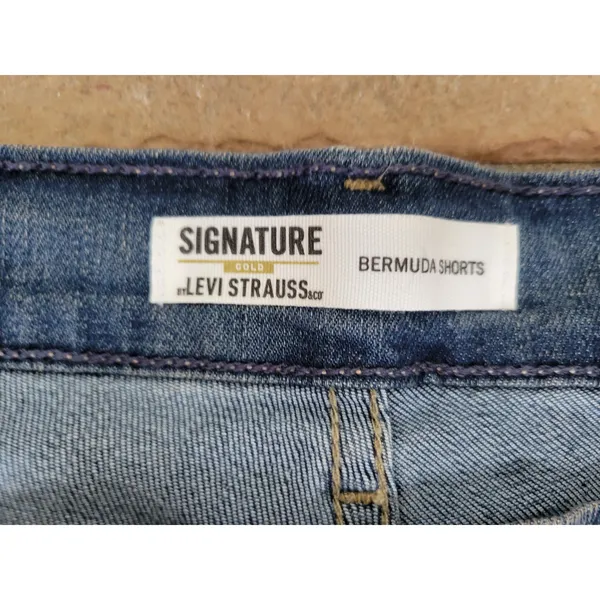 Levis Mid Rise Bermuda Shorts NEW Size 26 Plus Size Denim Stretch Shorts - Image 2