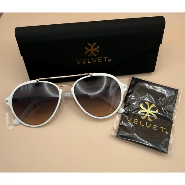 Velvet Eyewear White Gold Aviator Sunglasses‎ with Gradient Lenses and Case - Image 3