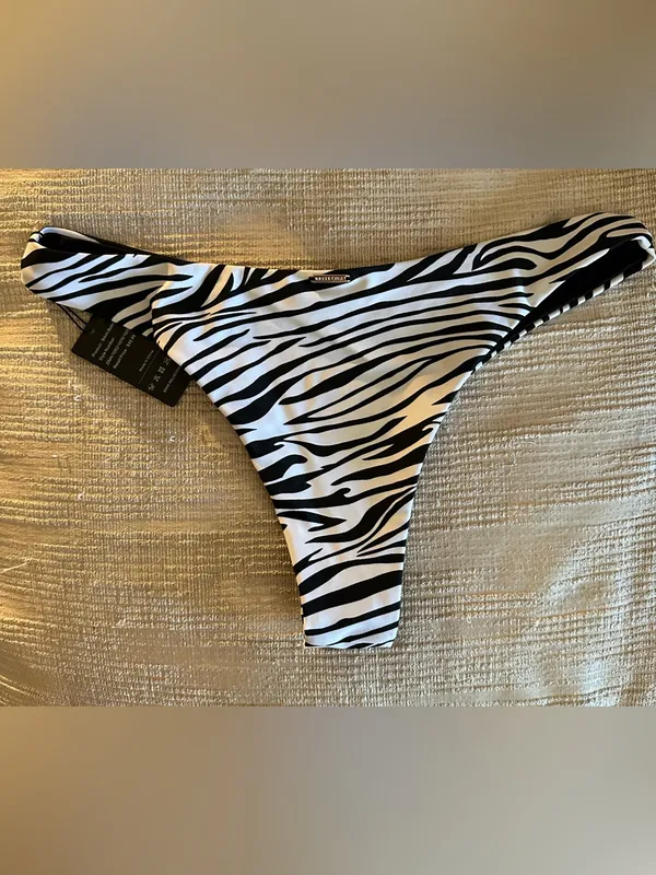 Relleciga Swimsuit Bikini Bottom Black And White Size M NWT - Image 3