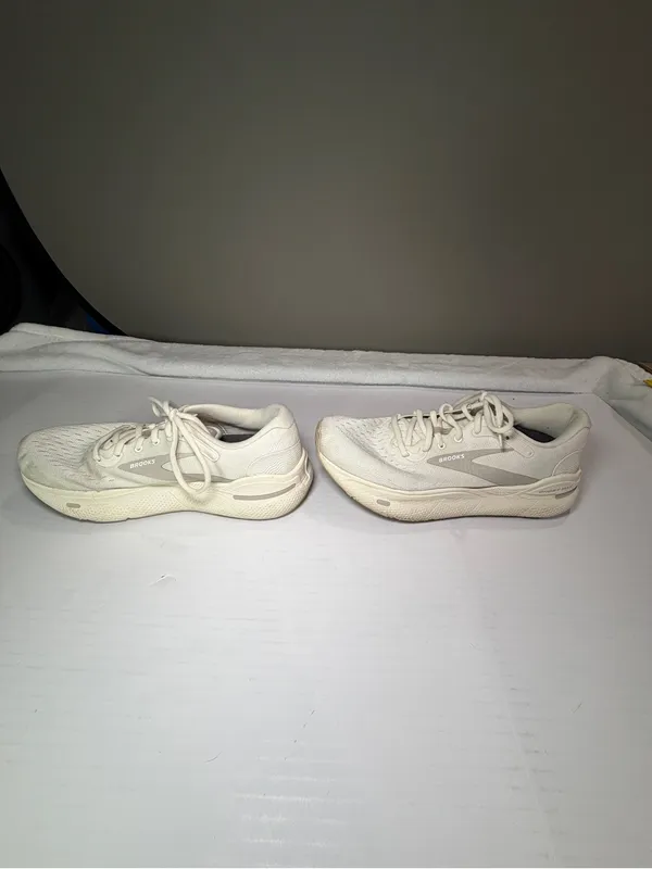 Brooks Ghost max cushion neutral Women's Running Sneakers in Cream/Off-White 8.5 - Image 4
