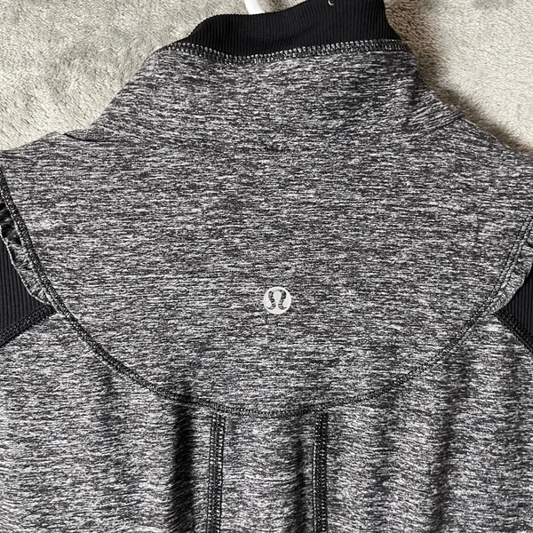 Lululemon Run: Your Heart Out Pullover Heathered Grey and Black Rulu‎ Size 4 - Image 4