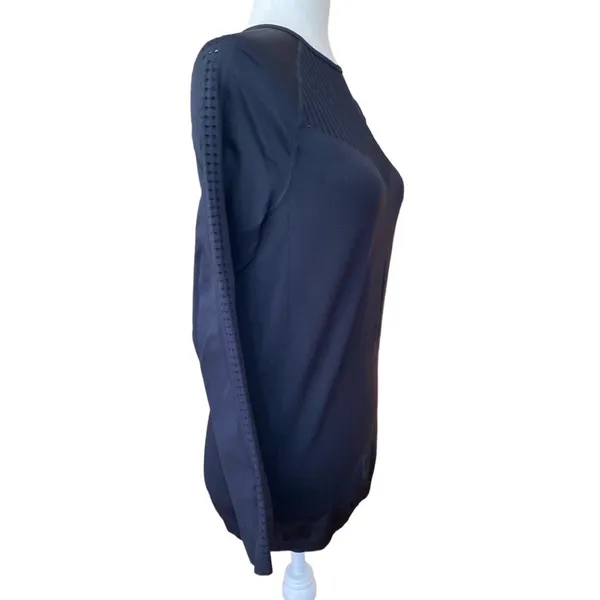 Fabletics Sync long-sleeve black perforated stretchy seamless top Size Medium M - Image 7