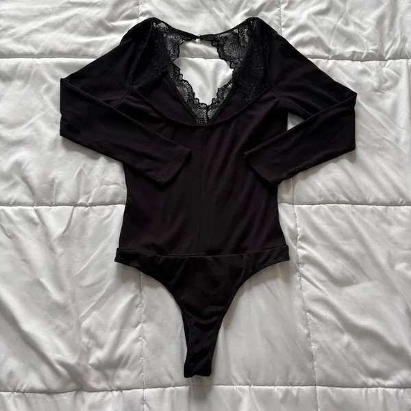 Alaya Black Ribbed Lace Trim V-Neck Long Sleeve Bodysuit Small Open Back - Image 5