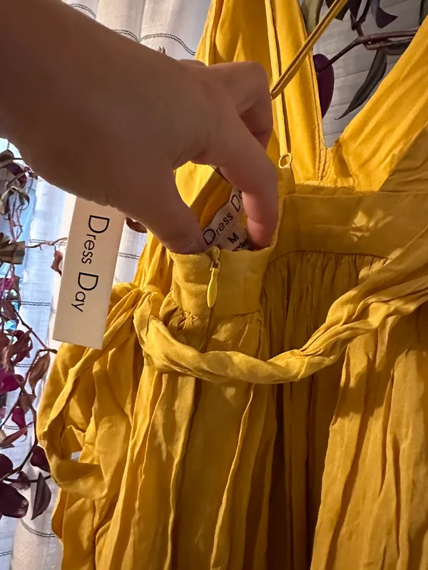 Yellow dress - Image 4
