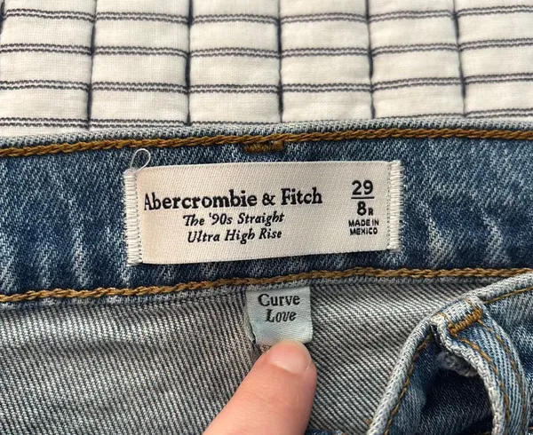 Abercrombie Curve Love 90s Straight Jeans - Image 3