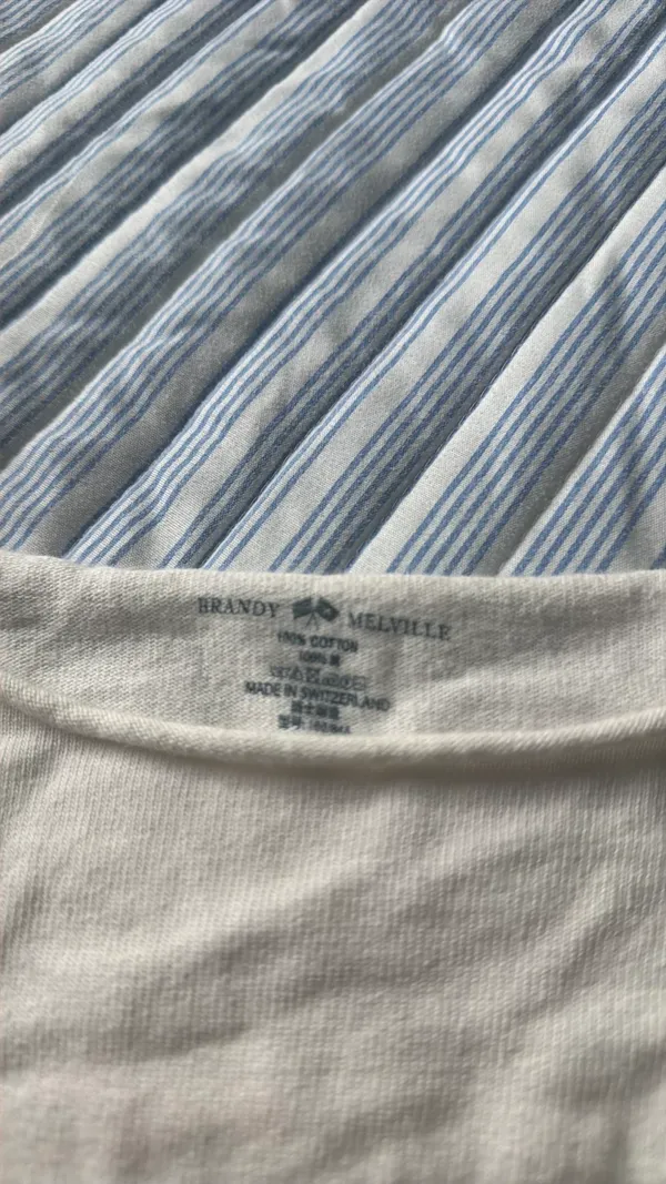 Brandy Melville White Long Sleeve Top Crop - Image 4
