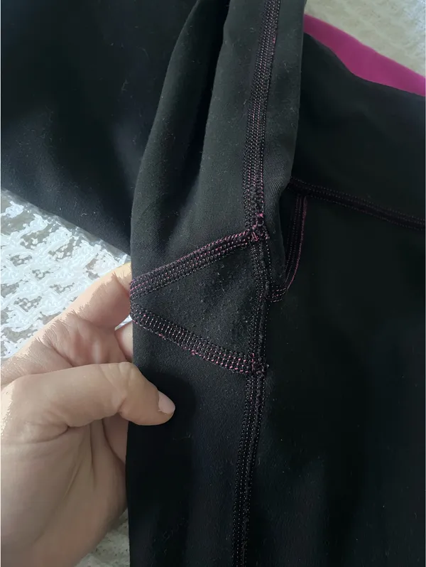 Lululemon Leggings Reversible Black Crop - Image 2