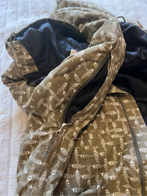 Burton Dryride snowboard coat - Image 16