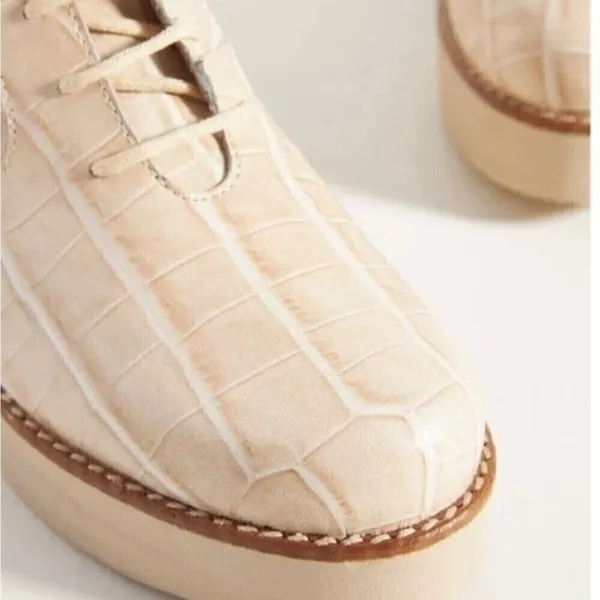 Anthropologie Boots lace up Stompy size 6 Cream - Image 4