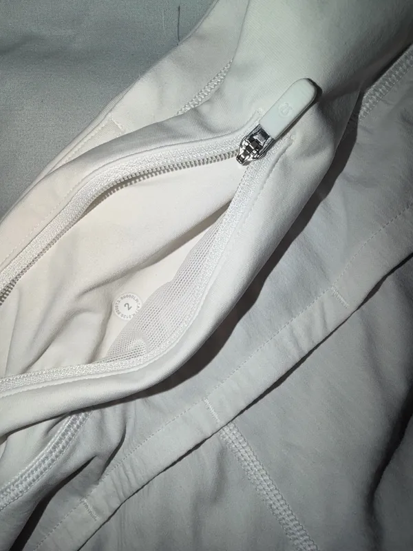 White Lululemon speed up 2.5  - Image 3