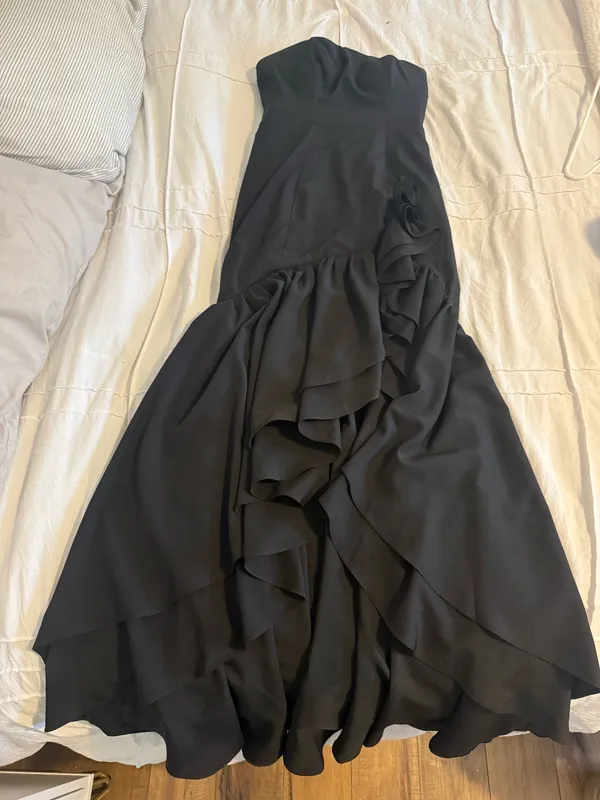 Black prom dress ruffle slit - Image 4