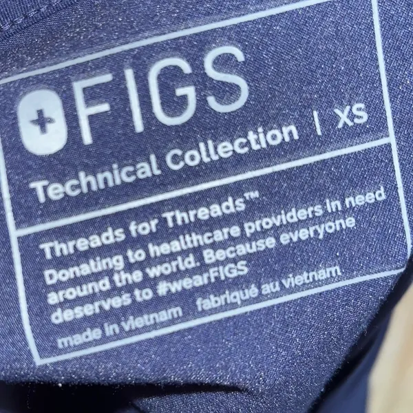 FIGS Casma Three-Pocket Scrub Top - Image 4