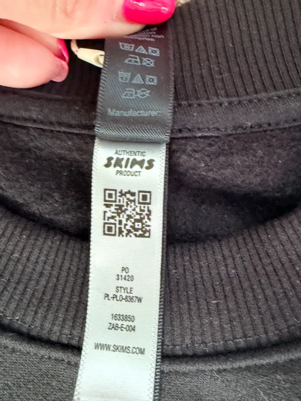 SKIMS Cotton Fleece Classic Crewneck women's size medium Onyx NWT - Image 9
