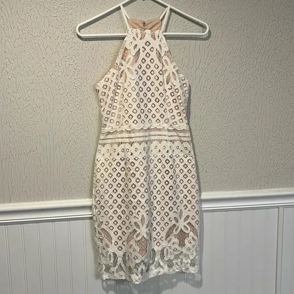Lulus Steal a Kiss White Lace with Nude lining dress size small - Image 5