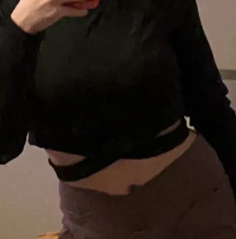 Amazon Twist long sleeve crop top - Image 4