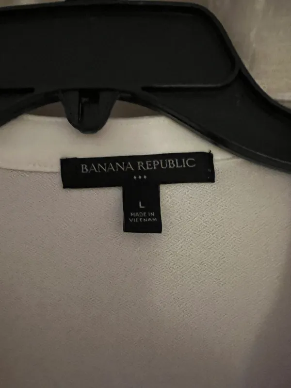 Banana Republic sleeveless slightly off-white V-neck blouse - Image 2