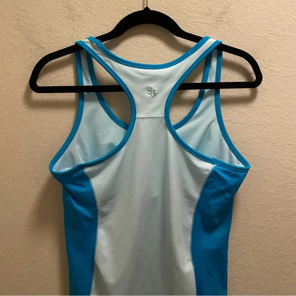 Old Navy Blue Built-In Bra Racerback Workout Tank Size L - Image 5