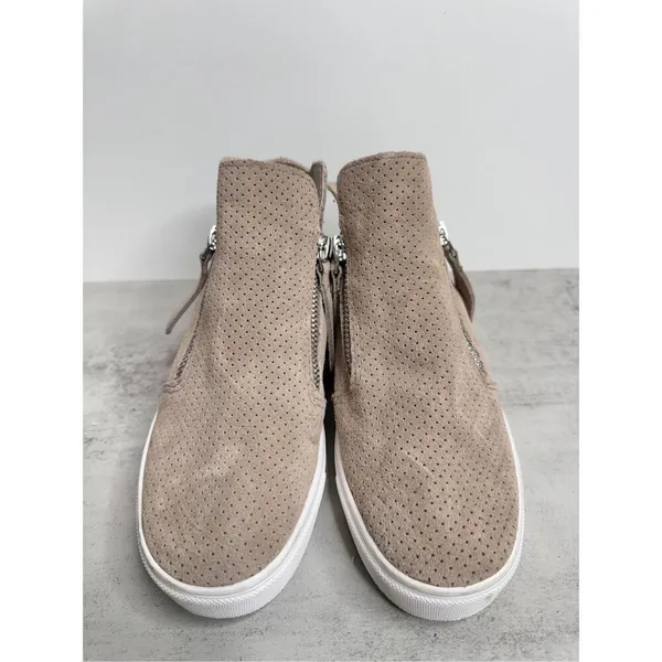 Steve Madden Sneaker Size 5.5‎ Tan Leather Upper Rubber Sole - Image 4