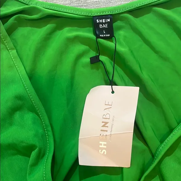 SHEIN Green Bodycon Dress with Bishop Sleeves and V-Neck - Image 2