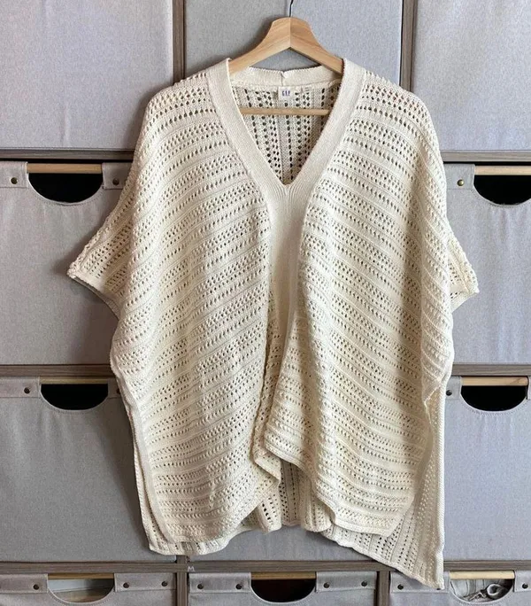Gap Crochet poncho - Image 5