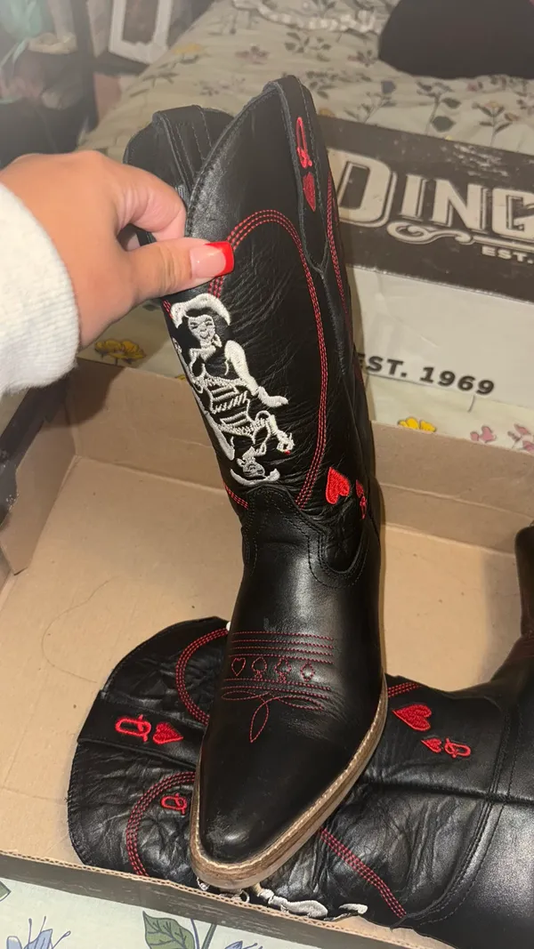 Black queen of hearts dingo boots - Image 3