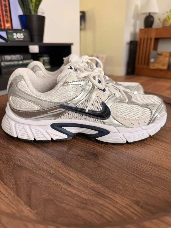 Nike Shoes - Image 4